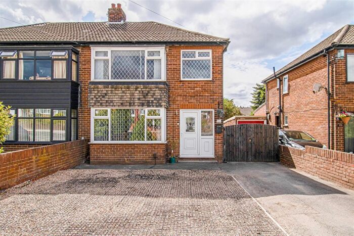 3 Bedroom Property For Sale In Queens Drive, Ossett, WF5