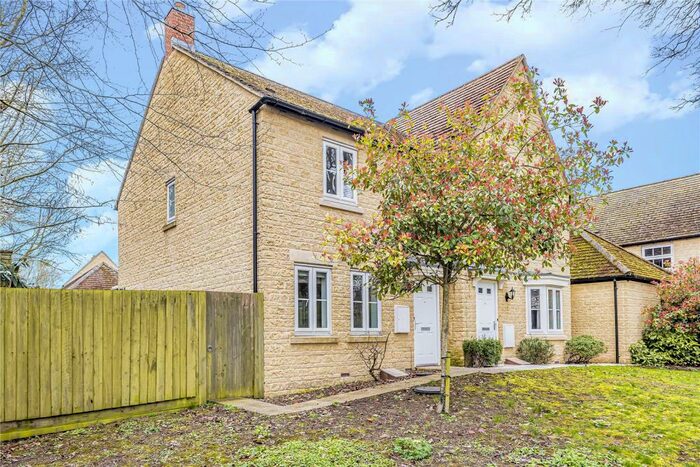 3 Bedroom End Of Terrace House To Rent In Wenman Close, Witney, OX28