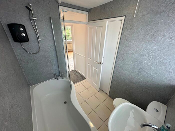 2 Bedroom Flat To Rent In Comrie Close, Coventry, CV2
