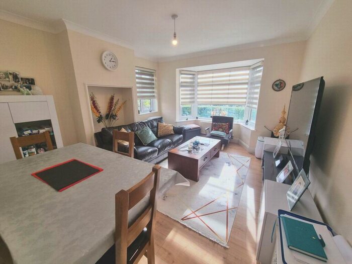 3 Bedroom Apartment To Rent In Featherstone Court, Bunns Lane, Mill Hill, NW7