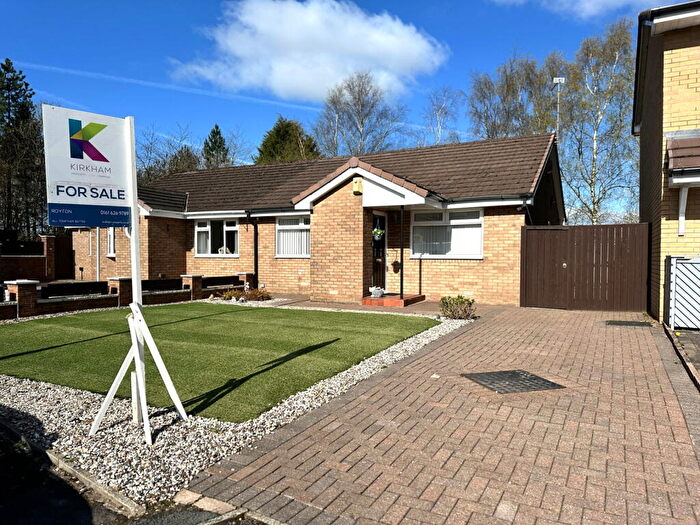 2 Bedroom Semi-Detached Bungalow For Sale In Penthorpe Drive, Royton, OL2