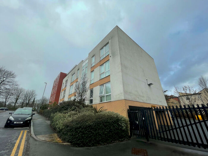 3 Bedroom Flat To Rent In Holborn Approach, Leeds, West Yorkshire, LS6