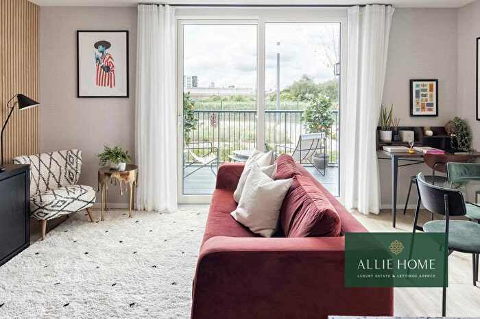 1 Bedroom Flat For Sale In Heron Wharf, Aberfeldy Village, E14