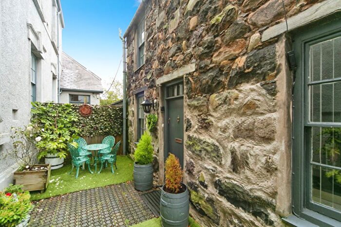 2 Bedroom Link Detached House For Sale In Bontnewydd, Caernarfon, Gwynedd, LL55