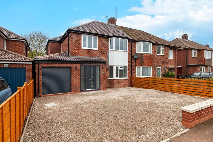 4 Bedroom Semi Detached House For Sale In Montrose Avenue, Leamington Spa, CV32