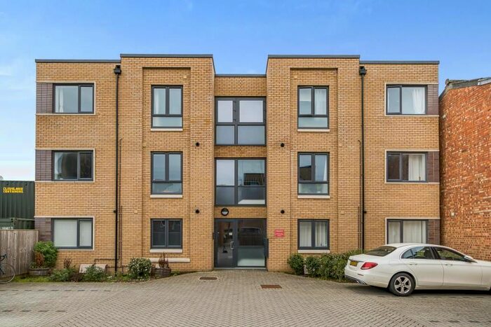2 Bedroom Flat For Sale In Botley, Oxford, OX2
