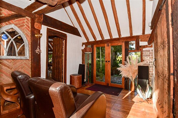 4 Bedroom Detached House For Sale In Snatts Road, Uckfield, East Sussex, TN22