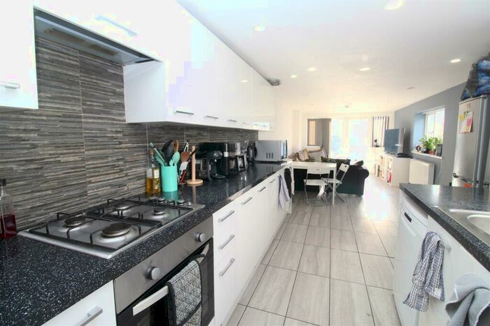 7 Bedroom House To Rent In Hirwain Street, Cardiff, CF24