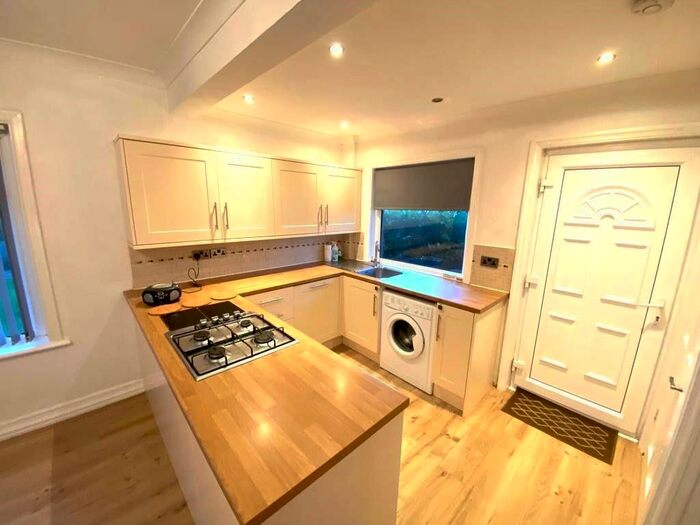 3 Bedroom Semi-Detached House To Rent In Stanhope Drive, Horsforth, Leeds, LS18