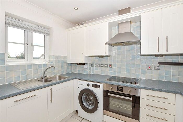 2 Bedroom Flat For Sale In Jasmine Court, Maidstone, Kent, ME16