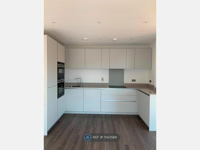 3 Bedroom Flat To Rent In Enfield Road, London, W3