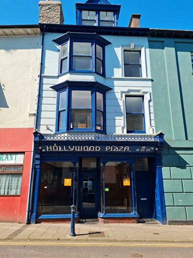 2 Bedroom Flat To Rent In Bed Flat, Pier Street, SY23