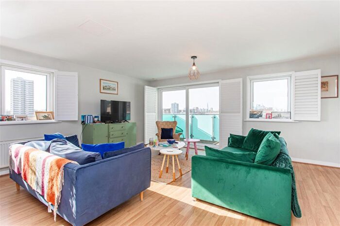 3 Bedroom Flat For Sale In Bolan Apartments, Mile End, E3