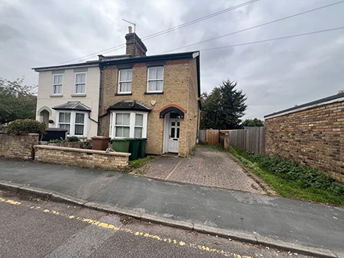 3 Bedroom Cottage To Rent In Richmond Road, Staines Upon Thames, Middlesex, TW18