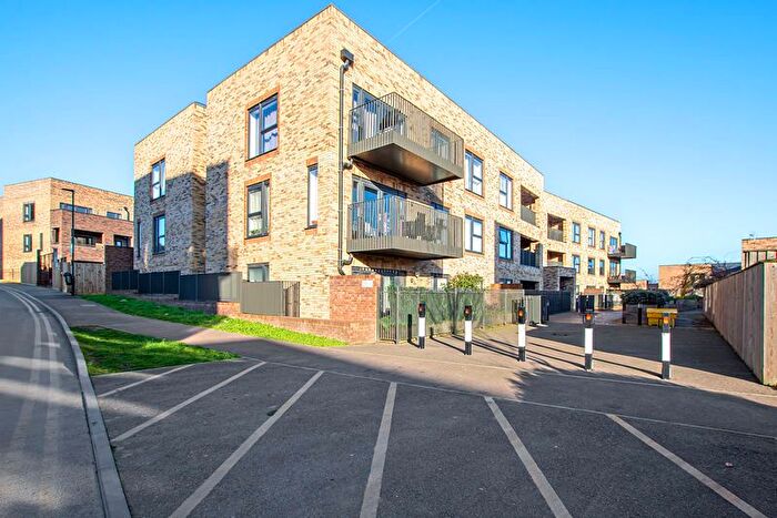 2 Bedroom Flat For Sale In Ballast Road, Erith, DA8
