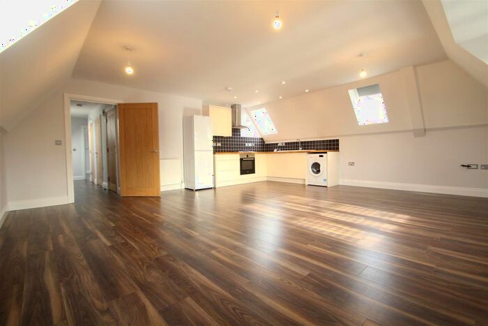 2 Bedroom Flat To Rent In Nym Close, Camberley, GU15
