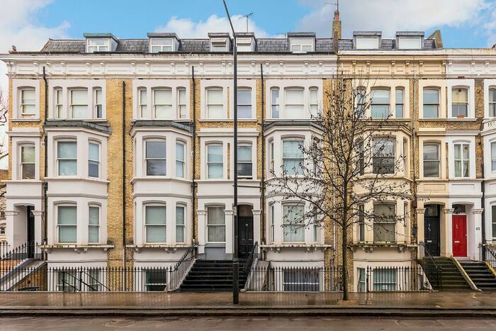 Studio To Rent In Warwick Road, London, SW5