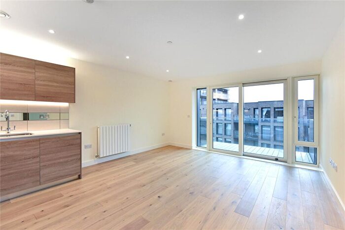 1 Bedroom Flat To Rent In Hampton Apartments, Duke Of Wellington Avenue, SE18