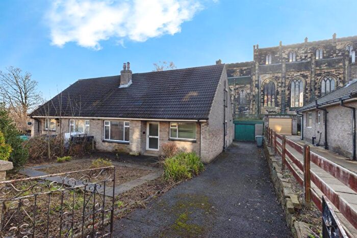 2 Bedroom Semi-Detached Bungalow For Sale In Mountjoy Road, Huddersfield, HD1