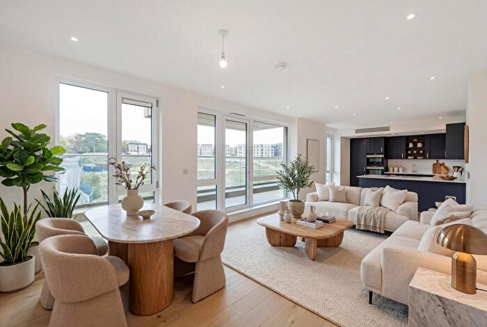 2 Bedroom Apartment For Sale In The Claves, Mill Hill, NW7