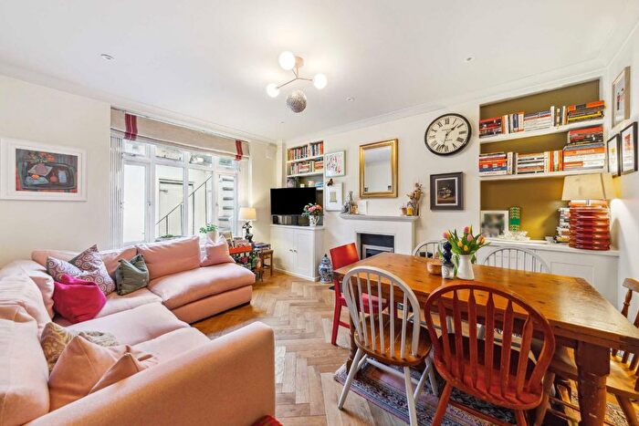 2 Bedroom Flat To Rent In Claverton Street, London, SW1V