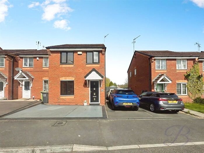 3 Bedroom Semi-Detached House For Sale In Carnation Road, Shirebrook, Mansfield, NG20