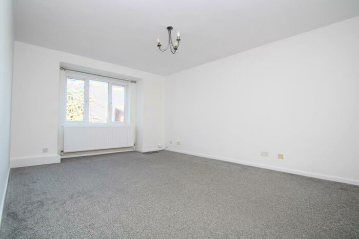2 Bedroom Flat To Rent In Ashburton Road, Croydon, CR0