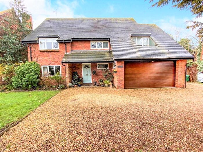 5 Bedroom Detached House For Sale In Bridge End, Warwick, CV34