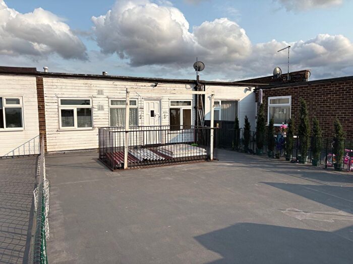 2 Bedroom Flat To Rent In Clarendon Road, Borehamwood, WD6