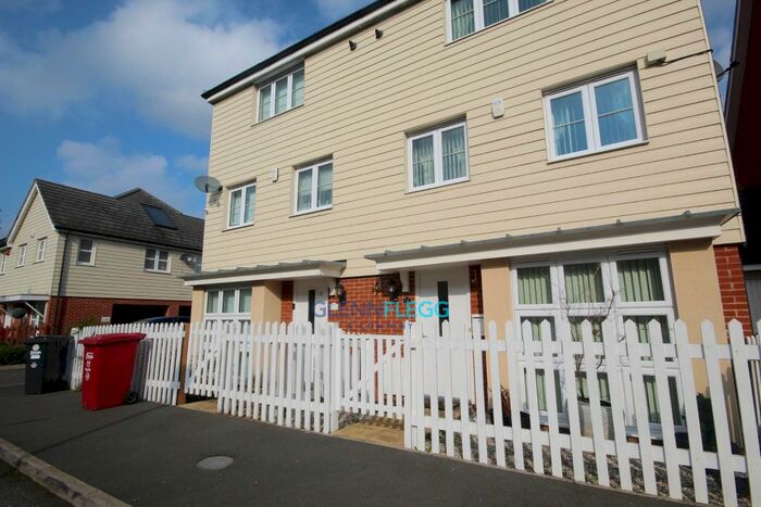 5 Bedroom Property To Rent In Kenbury Drive, Slough SL1