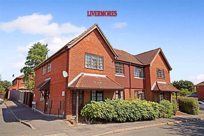 2 Bedroom Maisonette To Rent In Blackmans Close, Dartford, Kent., DA1
