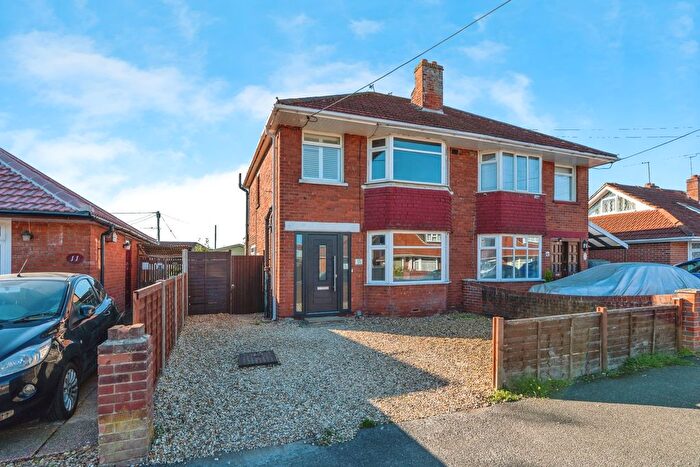 3 Bedroom Semi Detached House For Sale In St. Michaels Road, Totton, Southampton, Hampshire, SO40
