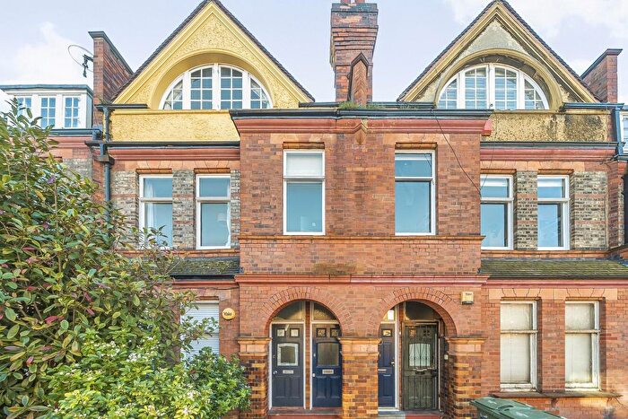 3 Bedroom Maisonette For Sale In Amesbury Avenue, Streatham Hill, London, SW2