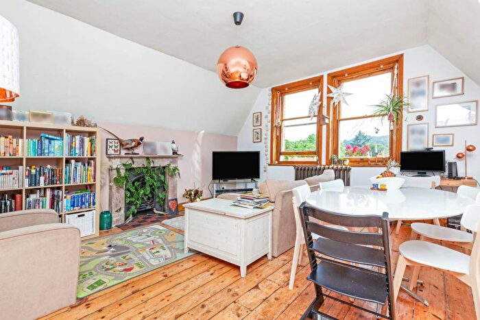 3 Bedroom Flat To Rent In Gipsy Hill, London, SE19