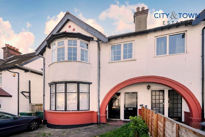 2 Bedroom Flat To Rent In Mill Way, Mill Hill, NW7