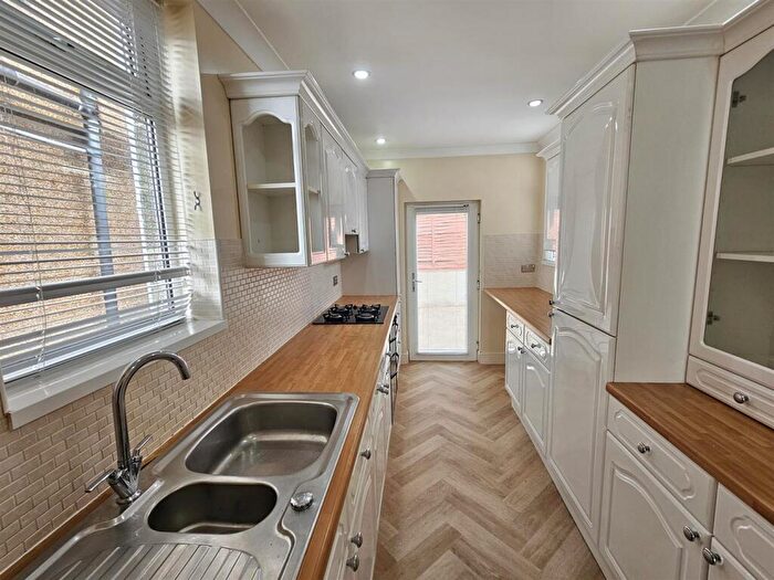 3 Bedroom Semi-Detached House For Sale In Plymouth Road, Plympton, Plymouth, PL7