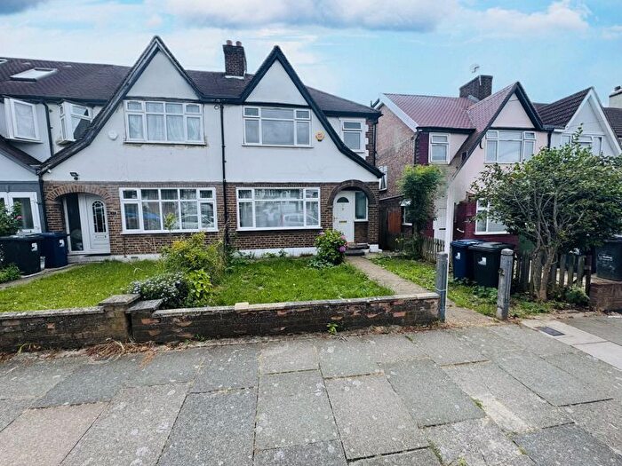 3 Bedroom End Terrace House For Sale In The Fairway, Northolt, UB5