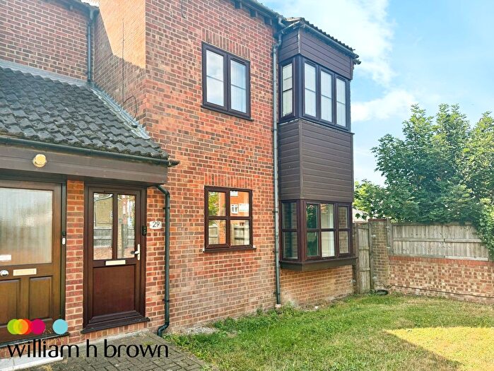 1 Bedroom Studio To Rent In Runnymede Court, Runnymede Road, Stanford Le Hope, SS17