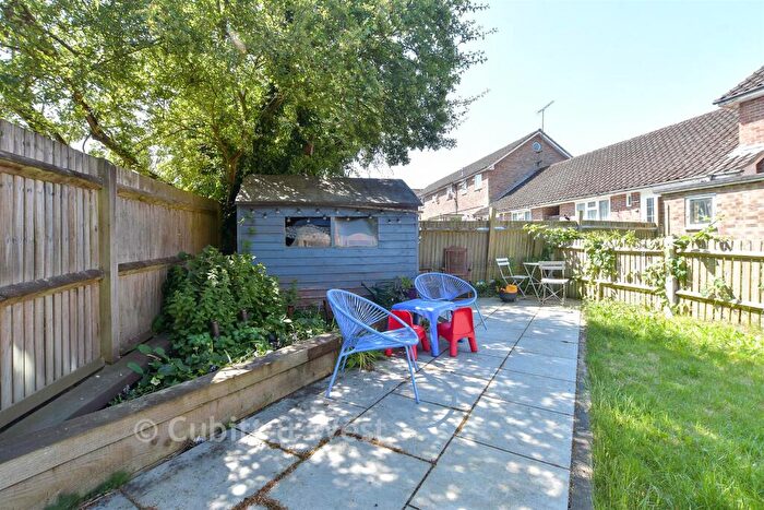 2 Bedroom Apartment For Sale In Woodlands Close, Crawley Down, West Sussex, RH10