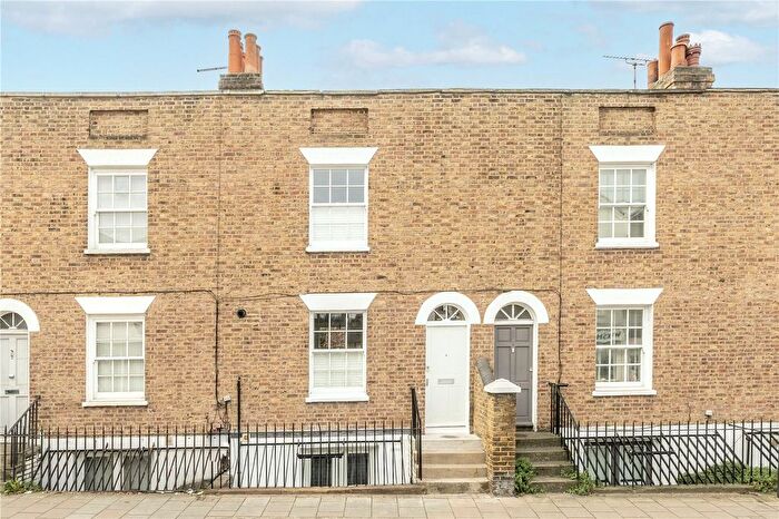 3 Bedroom Terraced House To Rent In North Street, London, SW4