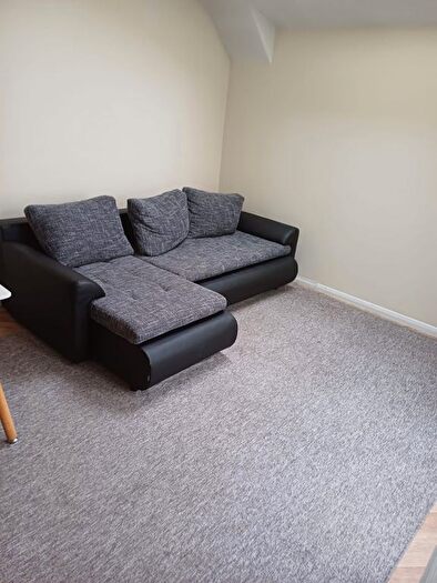 2 Bedroom Flat To Rent In North End Road, London, SW6