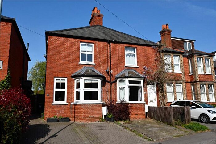 3 Bedroom Semi Detached House For Sale In Langborough Road, Wokingham, Berkshire, RG40