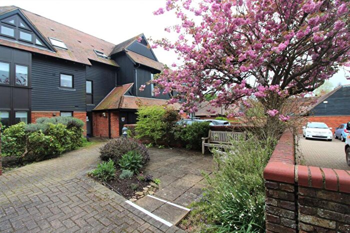 1 Bedroom Apartment For Sale In Palace Gate, Odiham, RG29