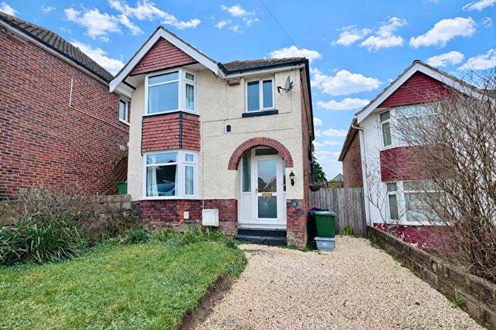 3 Bedroom Detached House For Sale In Cleveland Road, Southampton, SO18