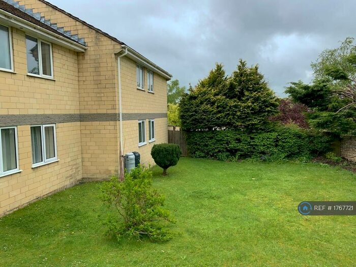 2 Bedroom Flat To Rent In Greenway Court, Bath, BA2
