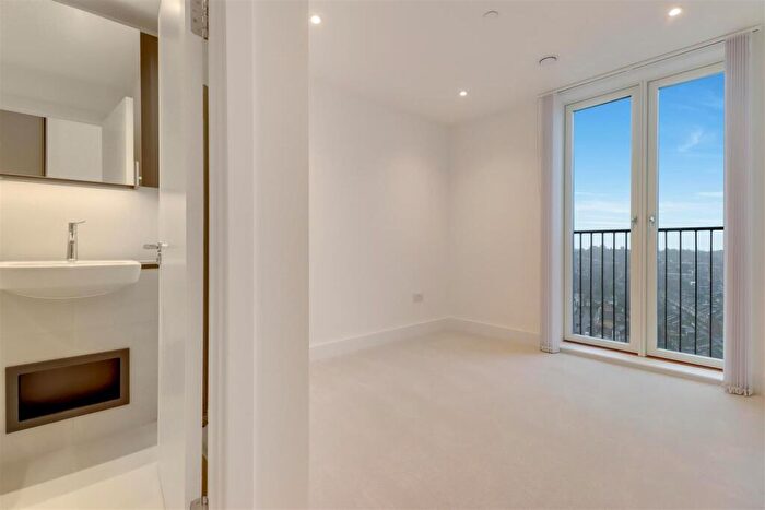 2 Bedroom Apartment To Rent In Herne Hill Road, London, SE24