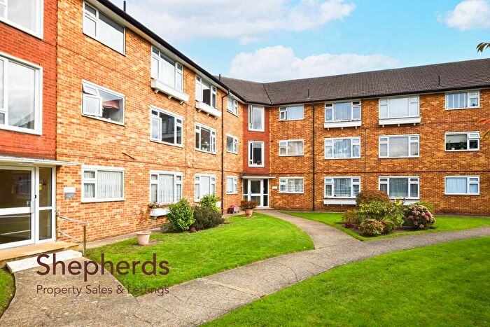 2 Bedroom Flat For Sale In High Street, Cheshunt, Hertfordshire, EN8