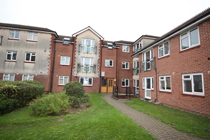 2 Bedroom Apartment To Rent In Botley Road, Park Gate, Southampton, SO31