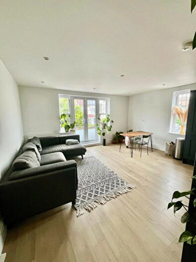 2 Bedroom Flat To Rent In Exton Gardens, Bournemouth, Dorset, BH1