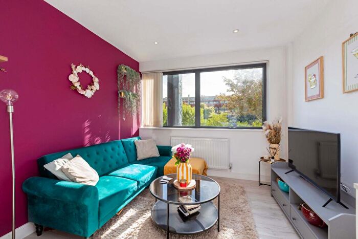 1 Bedroom Apartment For Sale In Vanwall Road, Maidenhead, SL6
